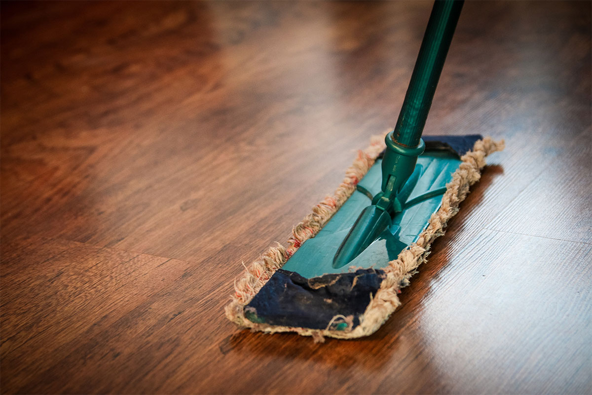 A vileda cleaning the wooden floor.