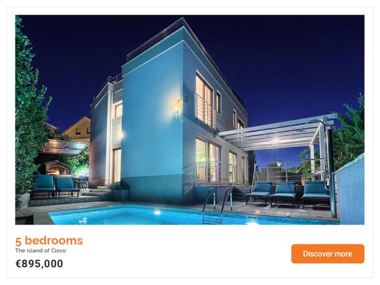 The ad for the luxury villa with a swimming pool and the alfresco dining area.