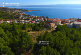 The land plot, close to the beaches and nearby town Omiš.